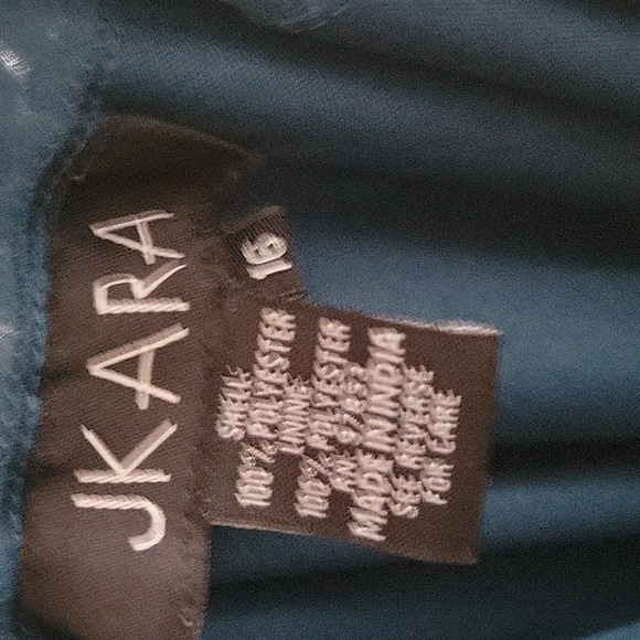 Beautiful dark teal beaded and sequend evening dress with flutter short sleeves - Picture 3 of 8